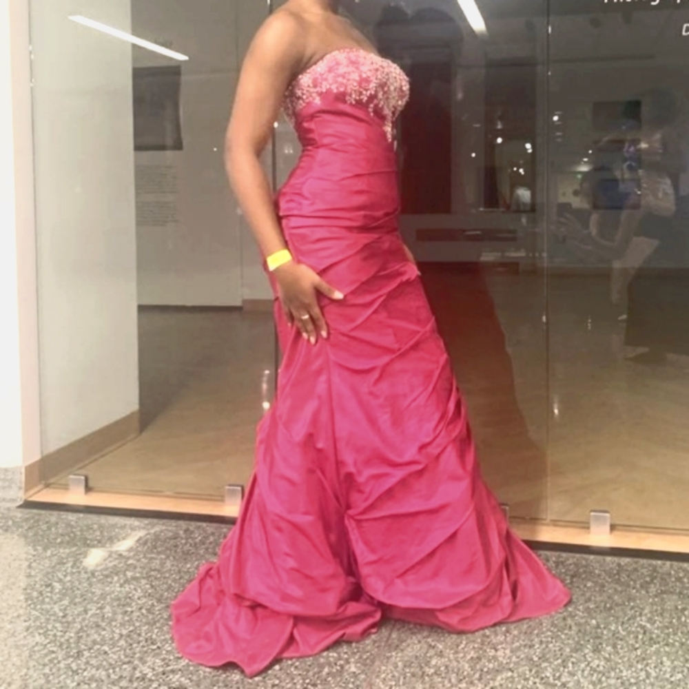 Elegant Fuchsia Strapless Evening Gown